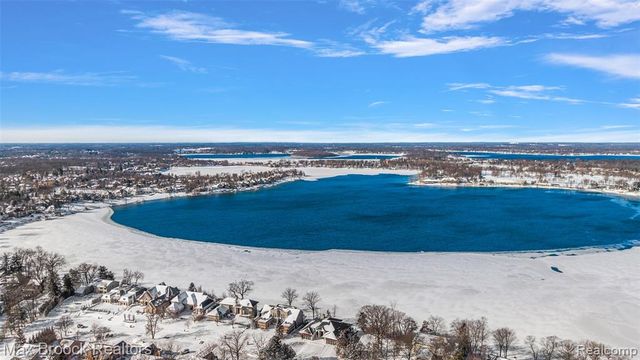 3468 Pine Estates Drive, West Bloomfield, MI 48323