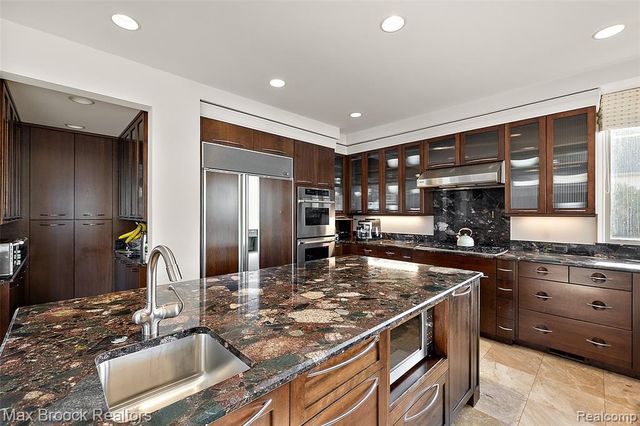 3468 Pine Estates Drive, West Bloomfield, MI 48323