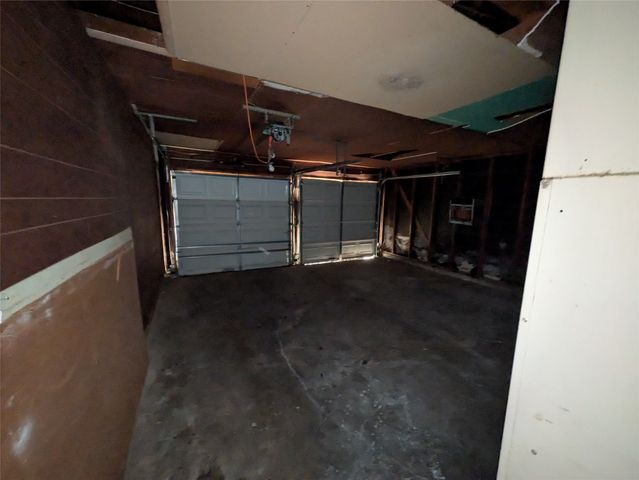 2209 Hooks Lane, Fort Worth, TX 76112