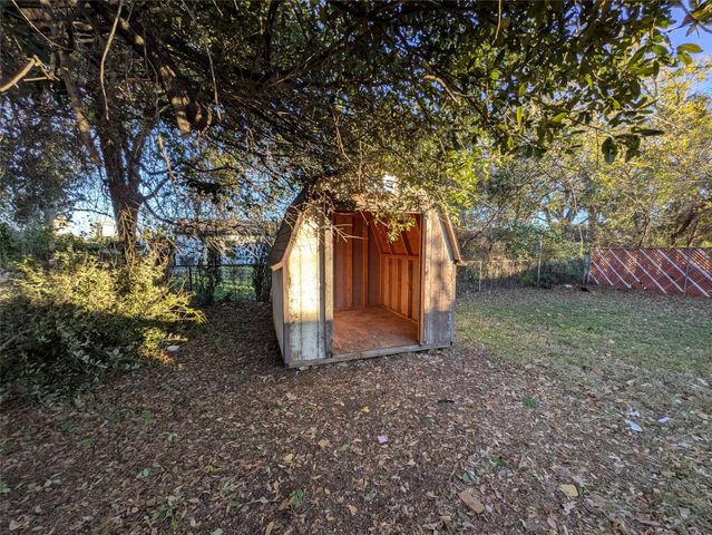 2209 Hooks Lane, Fort Worth, TX 76112