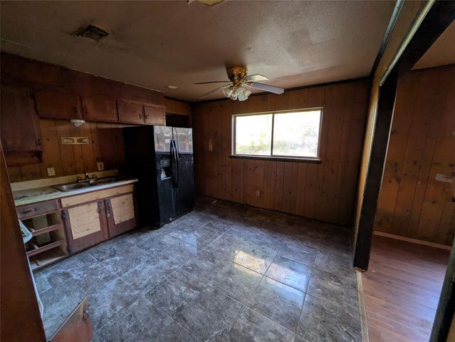 2209 Hooks Lane, Fort Worth, TX 76112