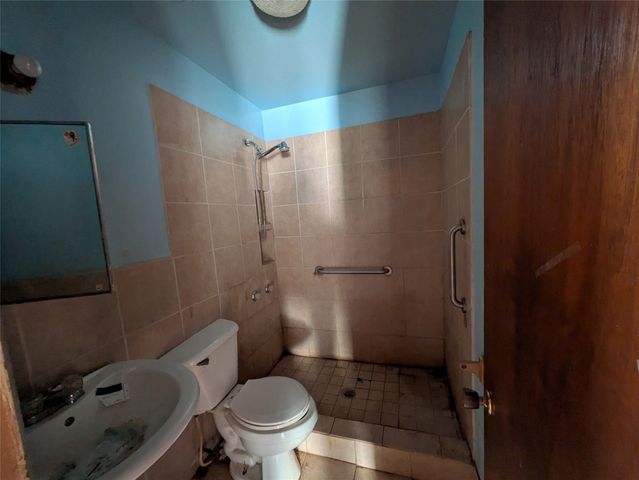 2209 Hooks Lane, Fort Worth, TX 76112