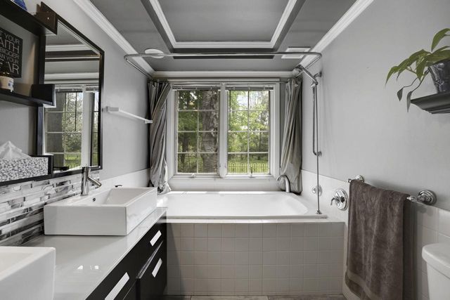 11016 N Lakeside ROAD, Mequon, WI 53092