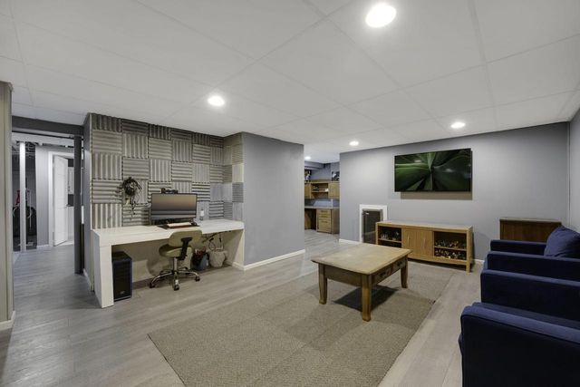 11016 N Lakeside ROAD, Mequon, WI 53092