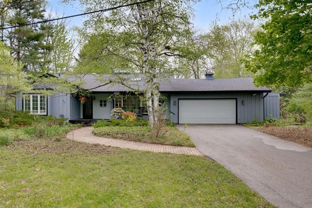 11016 N Lakeside ROAD, Mequon, WI 53092
