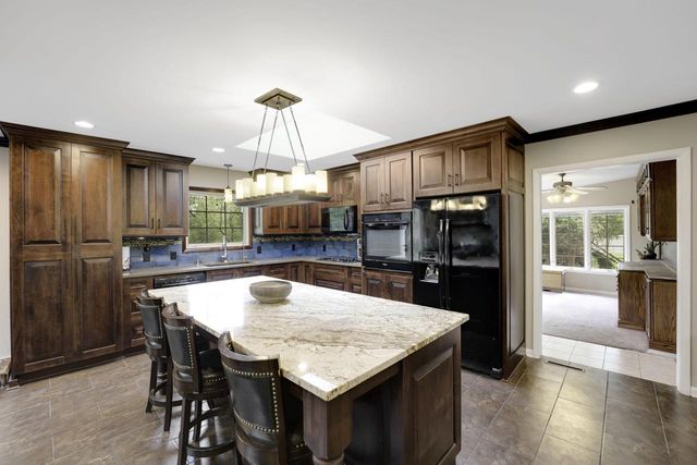 11016 N Lakeside ROAD, Mequon, WI 53092