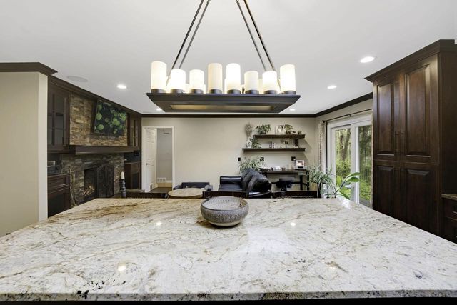 11016 N Lakeside ROAD, Mequon, WI 53092