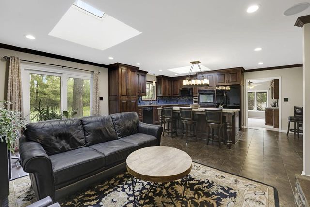 11016 N Lakeside ROAD, Mequon, WI 53092