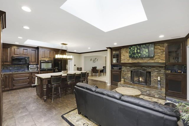 11016 N Lakeside ROAD, Mequon, WI 53092