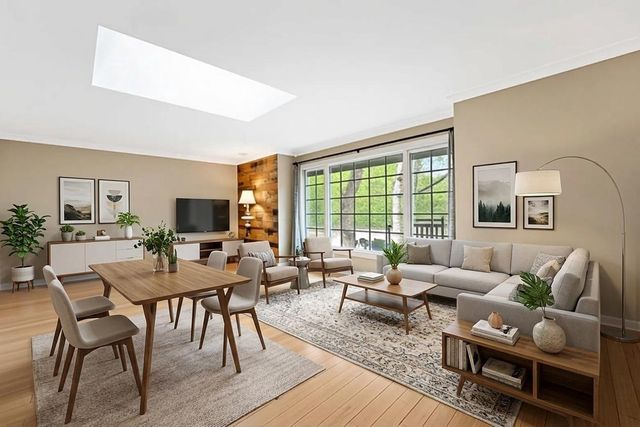 11016 N Lakeside ROAD, Mequon, WI 53092