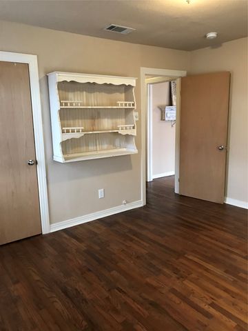 1910 N Travis Street, Sherman, TX 75092