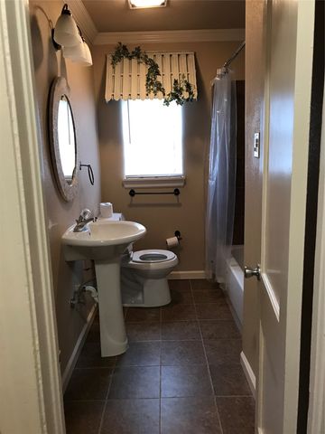 1910 N Travis Street, Sherman, TX 75092