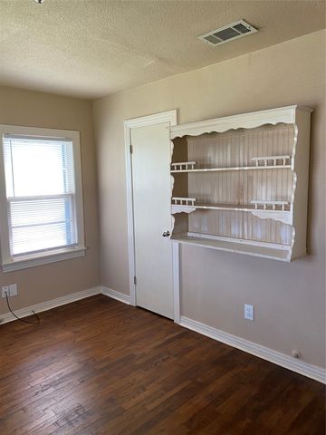 1910 N Travis Street, Sherman, TX 75092