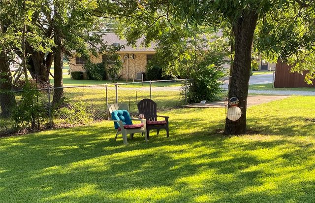 1910 N Travis Street, Sherman, TX 75092
