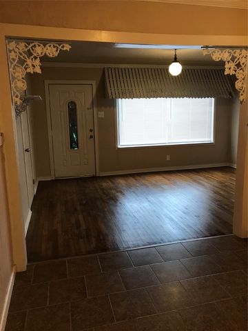 1910 N Travis Street, Sherman, TX 75092