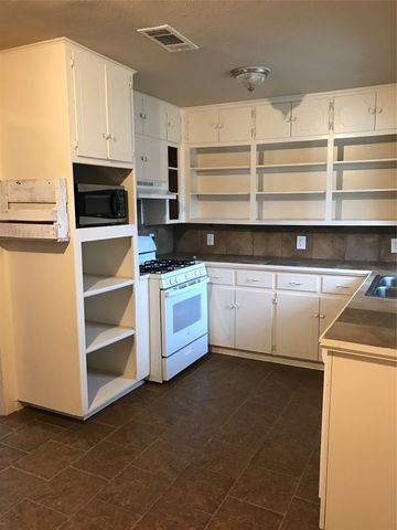 1910 N Travis Street, Sherman, TX 75092