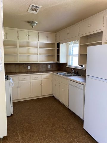 1910 N Travis Street, Sherman, TX 75092