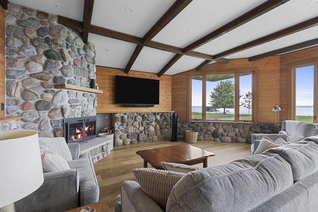 N8070 TIPPERARY LANE, Crivitz, WI 54114