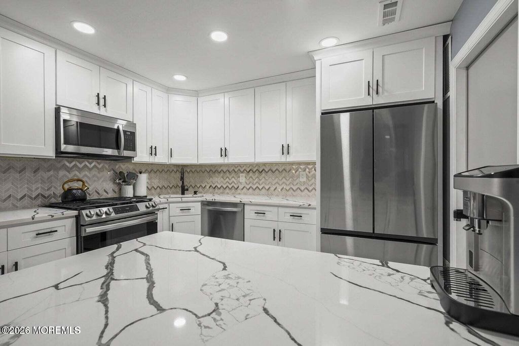 701 Zlotkin Circle 2, Freehold, NJ 07728