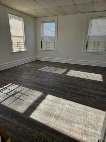 110 Market Street 3E, Perth Amboy, NJ 08861