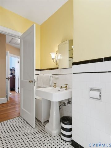 4503 Monument Ave, Richmond, VA 23230