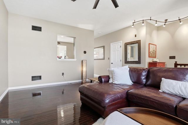 1200 KNOB RUN RUN, York, PA 17408
