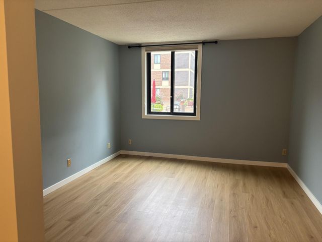 7200 York Avenue S 116, Edina, MN 55435