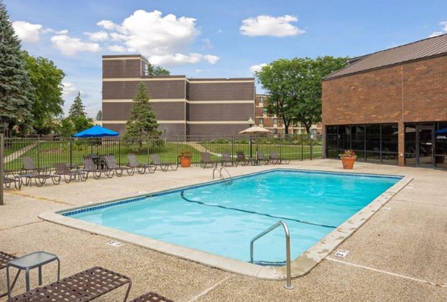 7200 York Avenue S 116, Edina, MN 55435