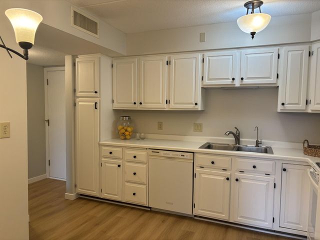 7200 York Avenue S 116, Edina, MN 55435