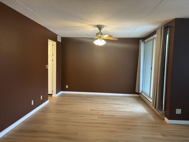 7200 York Avenue S 116, Edina, MN 55435