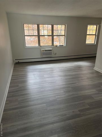 603 Barclay Manor 6C, Newburgh, NY 12550