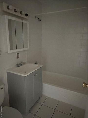 603 Barclay Manor 6C, Newburgh, NY 12550