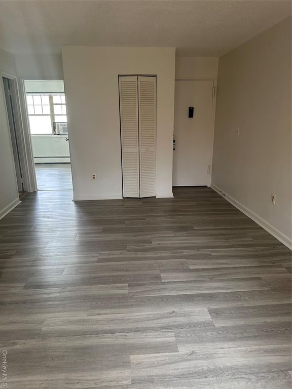 603 Barclay Manor 6C, Newburgh, NY 12550