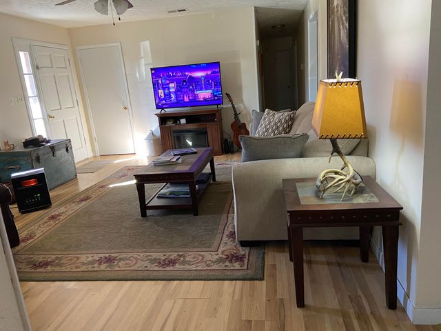 182 Fanchester Heights Road, Whitley City, KY 42653