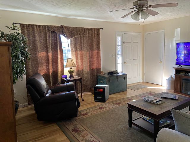 182 Fanchester Heights Road, Whitley City, KY 42653