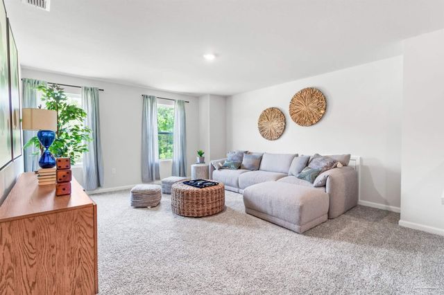 8638 Russellcross Blvd, Pensacola, FL 32507