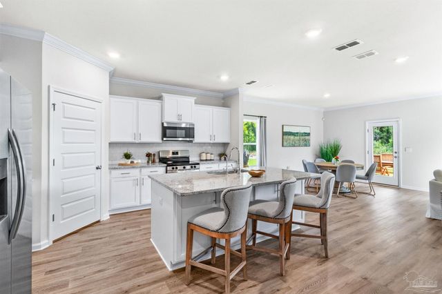 8638 Russellcross Blvd, Pensacola, FL 32507