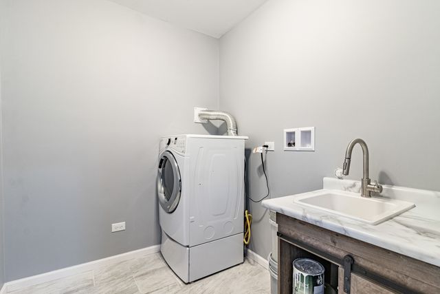 520 4th Street, Waukegan, IL 60085