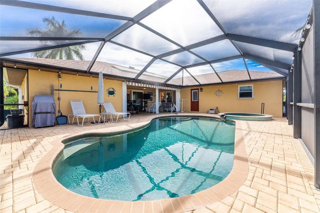 18 BUNKER WAY, Rotonda West, FL 33947