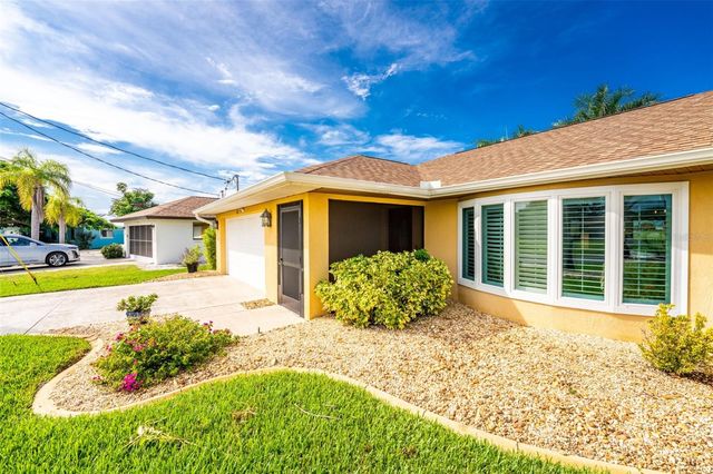 18 BUNKER WAY, Rotonda West, FL 33947