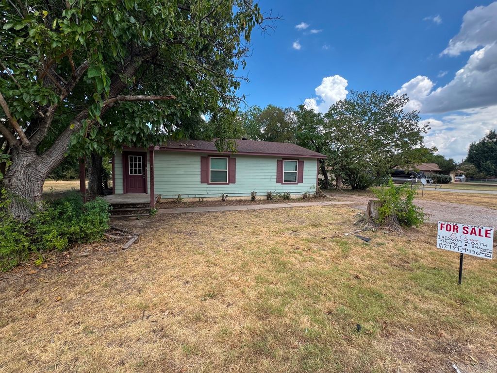 4003 Cherokee Court, Granbury, TX 76048 — exterior