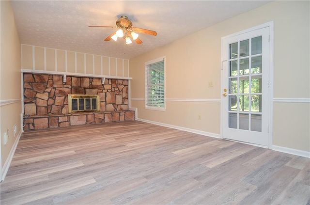 3173 Falconhurst SW Drive, Lilburn, GA 30047