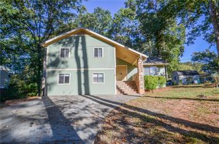 3173 Falconhurst SW Drive, Lilburn, GA 30047