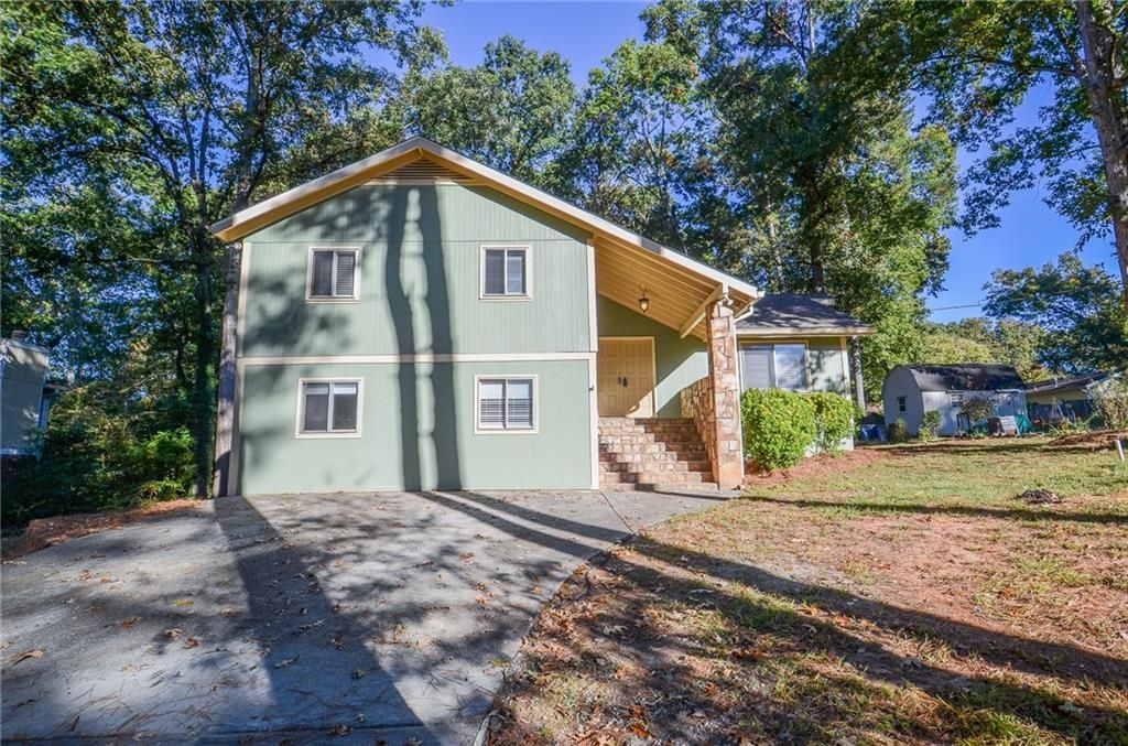 3173 Falconhurst SW Drive, Lilburn, GA 30047