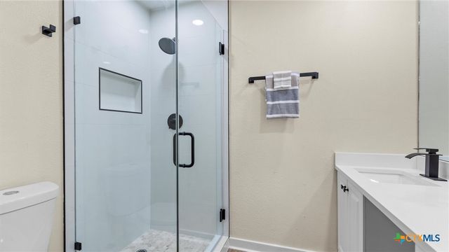 300 Ridge Crest Drive, Seguin, TX 78155