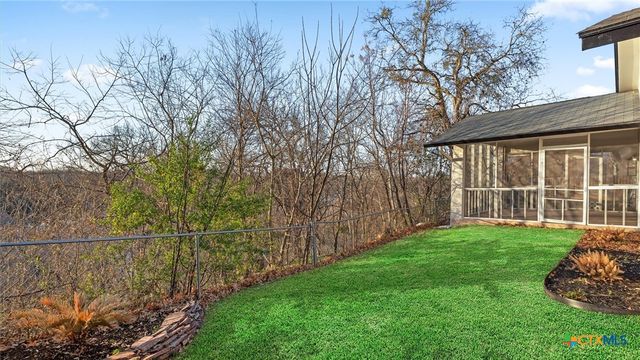 300 Ridge Crest Drive, Seguin, TX 78155