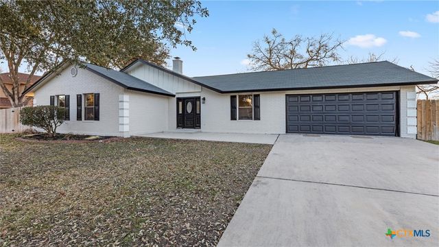 300 Ridge Crest Drive, Seguin, TX 78155