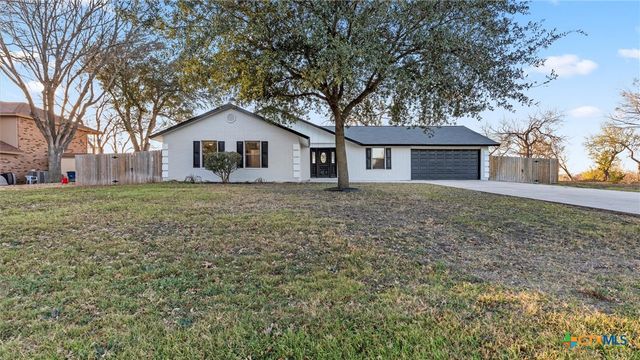 300 Ridge Crest Drive, Seguin, TX 78155
