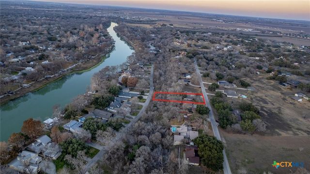 300 Ridge Crest Drive, Seguin, TX 78155