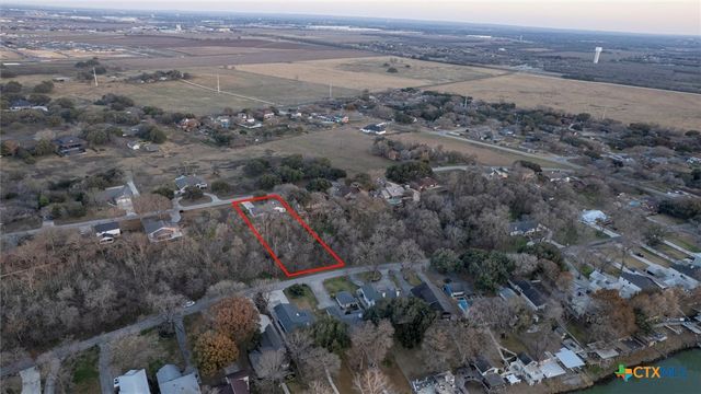 300 Ridge Crest Drive, Seguin, TX 78155